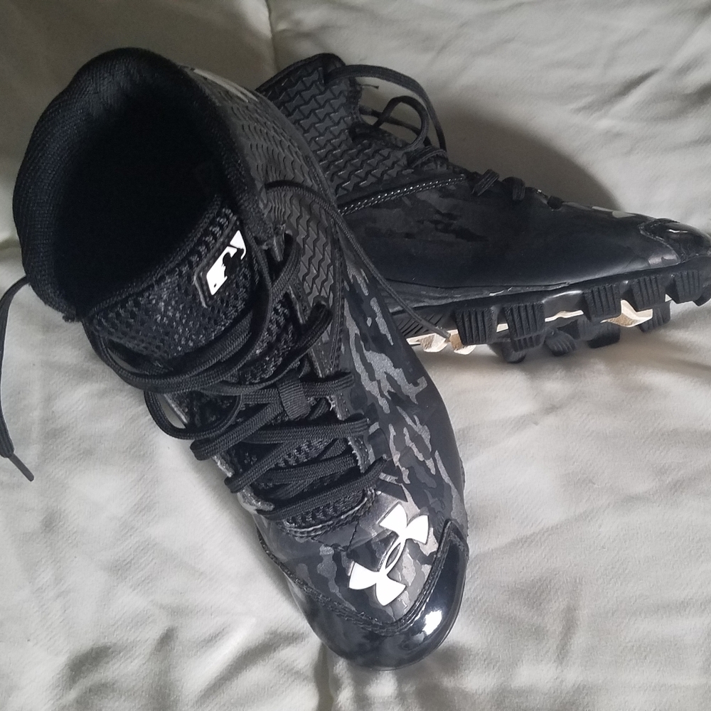 Boy's Baseball spikes